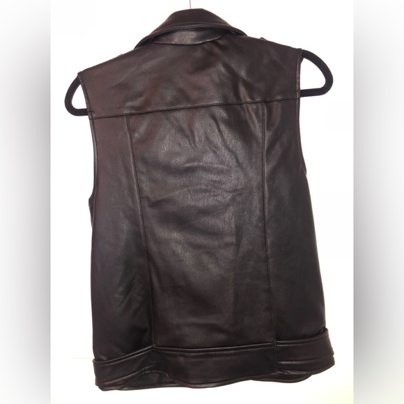 Calvin Klein Vest (XS) - Picture 6 of 7